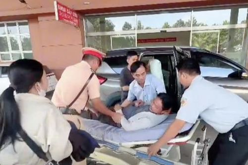 CSGT kịp thời dẫn đường đưa người bị đột quỵ đi cấp kịp thời