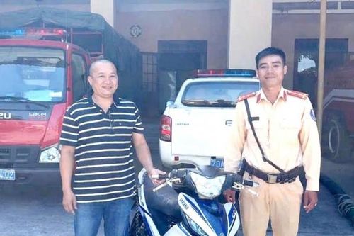 Tìm lại xe mất trộm sau 12 năm, người dân cảm ơn Cảnh sát giao thông