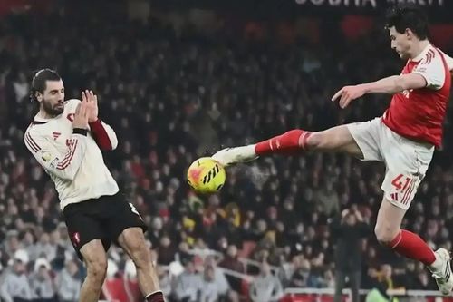 Arsenal gia tăng khoảng cách với Man City