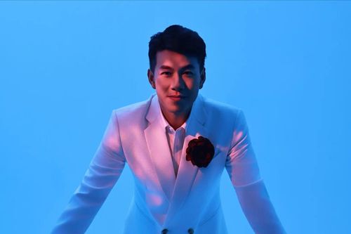 Hồ Trung Dũng trở lại với album tự sáng tác 'Alive'