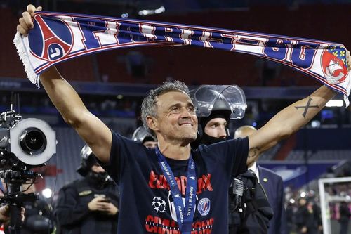 HLV Luis Enrique làm nên lịch sử với PSG