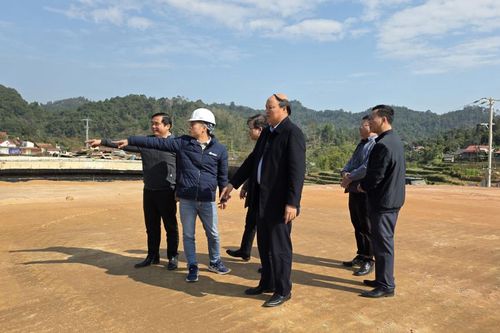 Phó Chủ tịch UBND tỉnh Hoàng Văn Thạch kiểm tra tiến độ thi công Dự án đầu tư xây dựng tuyến cao tốc Đồng Đăng - Trà Lĩnh