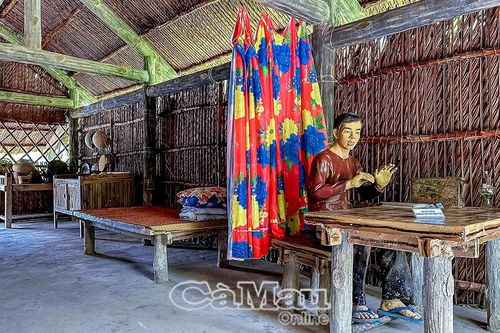 Thăm căn cứ xưa