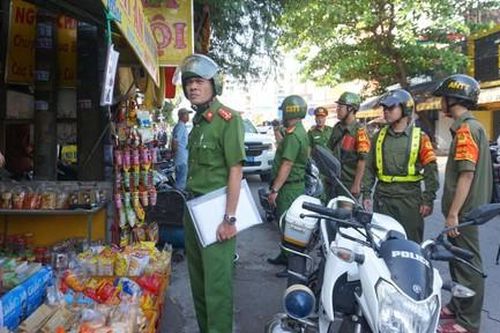 Công an phường Bình Quới chủ động lập lại trật tự lòng lề đường trước Tết Nguyên đán 2026