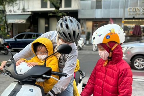 TP.HCM rét 17°C, dân mạng hào hứng 'xin gia hạn gói thời tiết lạnh dùng thử'