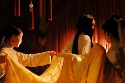 Chênh lệch về chế độ lương và thị tẩm giữa hoàng hậu, phi tần nhà Thanh