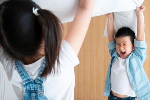 Nuôi dạy con bằng bản năng, cha mẹ dễ mắc 3 lỗi nguy hiểm