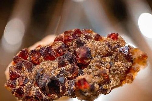 Khoan 106 lỗ xuống sa mạc, một quốc gia tìm thấy thứ quan trọng 'tương đương với các mỏ ở Trung Quốc'