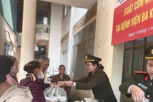 Lan tỏa tinh thần 'Vì nhân dân phục vụ' qua những suất cơm nghĩa tình