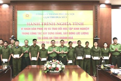 Chia sẻ khó khăn với đồng đội ở tỉnh Khánh Hòa