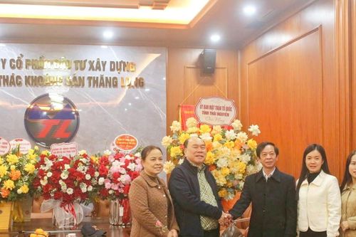 Mặt trận Thái Nguyên chúc mừng doanh nhân được phong tặng Anh hùng Lao động
