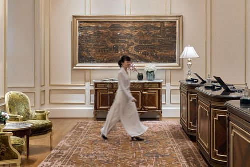 Tại sao khách sạn cao cấp chặn ngay khách quay phim, chụp hình?