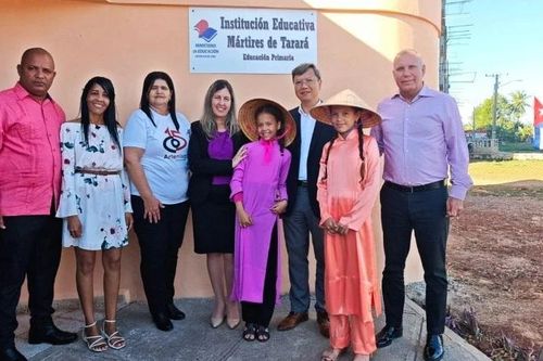 Khánh thành trường tiểu học do Việt Nam tài trợ xây dựng tại làng Bến Tre, Cuba