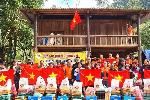 Quảng Trị: Mang 'Tết ấm yêu thương' đến đồng bào dân tộc thiểu số Trường Sơn