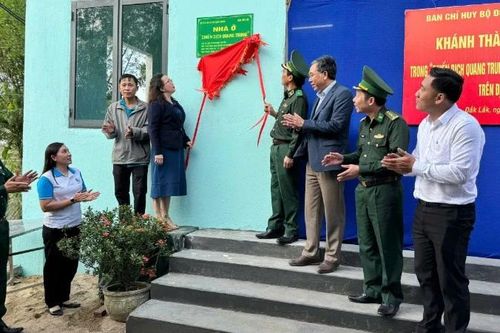 Khánh thành, bàn giao nhà cho người dân vùng lũ tỉnh Đắk Lắk