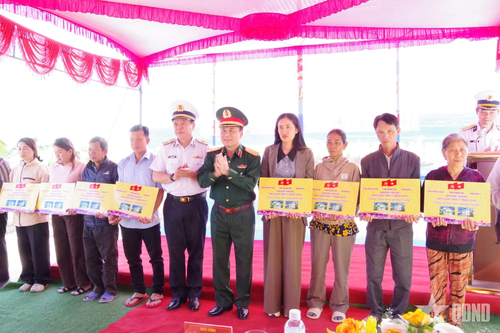 'Chiến dịch Quang Trung': Các đơn vị đồng loạt bàn giao nhà tại Khánh Hòa
