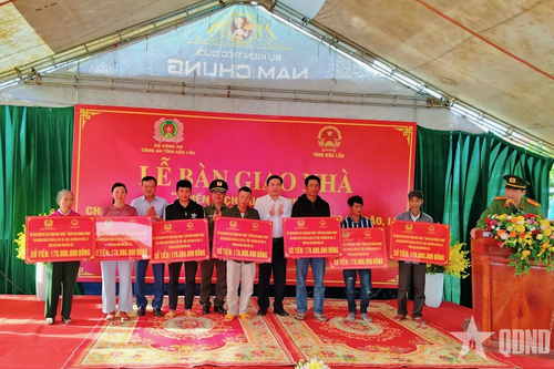 Công an tỉnh Đắk Lắk hoàn thành và bàn giao 176 ngôi nhà trong 'Chiến dịch Quang Trung'