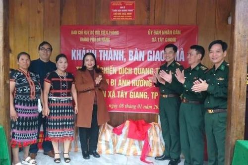 Biên phòng thành phố Đà Nẵng bàn giao 5 căn nhà cho nhân dân biên giới trong 'Chiến dịch Quang Trung'