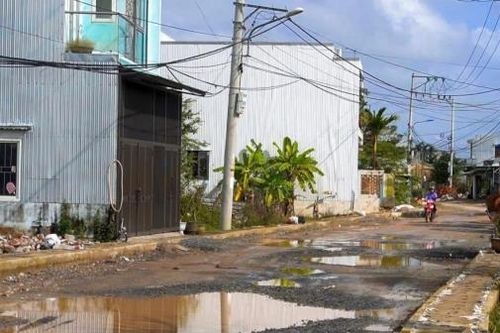 Người dân khổ sở vì tuyến đường chưa đến 1km thi công gần 2 năm vẫn chưa xong!