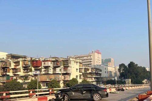 Hà Nội: Tai nạn nghiêm trọng trên cầu vượt ngã tư Vọng khiến 1 người thiệt mạng