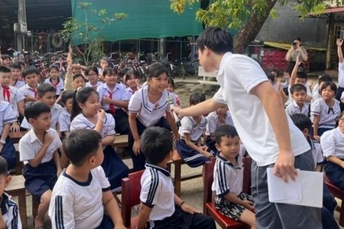 Học sinh hỗ trợ cải thiện nguồn nước tại trường học