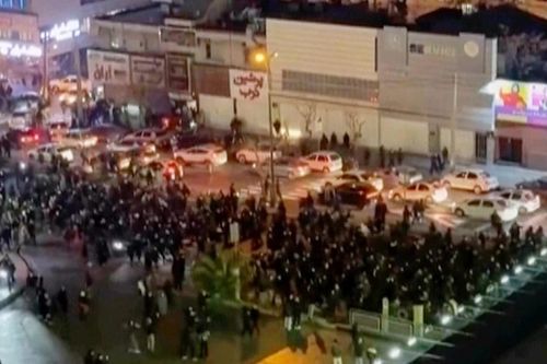 Đại giáo chủ Iran nói người biểu tình phá đường phố… để tổng thống Mỹ hài lòng
