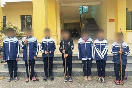 Kịp thời ngăn chặn nhóm học sinh cấp 2 mang hung khí đi giải quyết mâu thuẫn