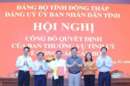 Đồng Tháp công bố quyết định về công tác cán bộ