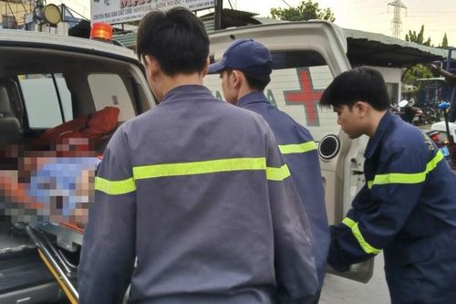 Thiếu tá PCCC dừng xe giữa quốc lộ cứu người nguy kịch trong 'giờ vàng'