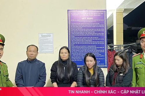 Bắt quả tang 4 đối tượng đánh 'phỏm' ăn tiền