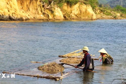 Nghệ An: Nạn khai thác cát 'chui' diễn ra tràn lan tại xã miền núi Quế Phong
