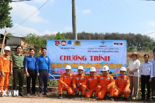 Đồng Nai: Thông tấn xã Việt Nam phối hợp 'Thắp sáng đường quê' ở Đồng Phú