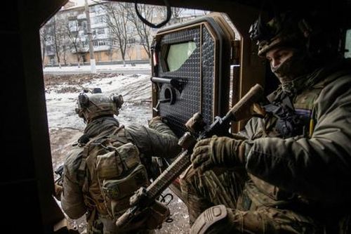 Ukraine nhận khoản viện trợ kỷ lục khi triển vọng hòa bình vẫn mờ nhạt