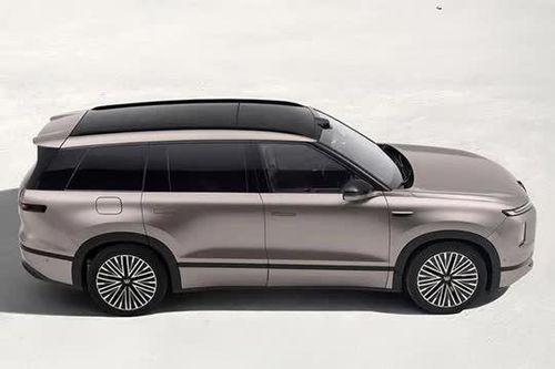 SUV lớn hơn BMW X7, công suất 510 mã lực