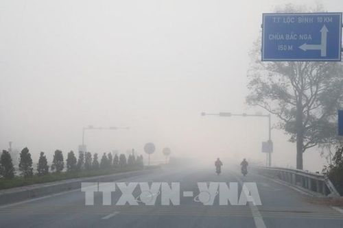 Sương mù dày đặc ở Lạng Sơn, nguy cơ mất an toàn giao thông tăng cao