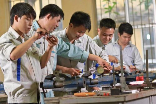Trung học nghề: 'Lối rẽ' cần được nhìn nhận công bằng hơn