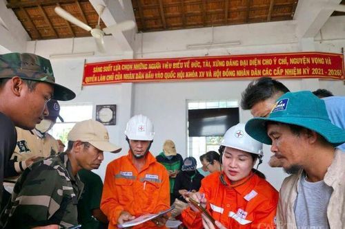 Gia Lai: Canh Tiến đón năm mới đầu tiên dưới ánh điện quốc gia