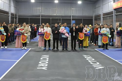 Hơn 100 vận động viên tham gia Giải cầu lông và pickleball Khối thi đua Nội chính