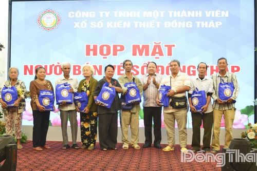Ấm áp họp mặt người bán vé số phường Đạo Thạnh