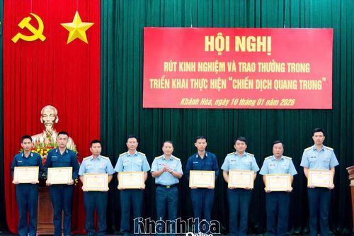 Sư đoàn Phòng không 377 khen thưởng 13 cá nhân tiêu biểu trong 'Chiến dịch Quang Trung'