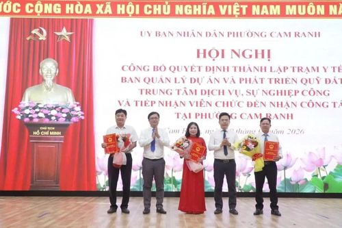 Phường Cam Ranh công bố quyết định thành lập các đơn vị sự nghiệp công lập và tiếp nhận viên chức