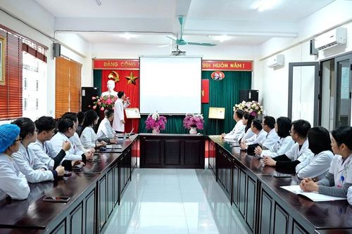 Nâng cao năng lực cán bộ y tế từ sinh hoạt khoa học chuyên đề