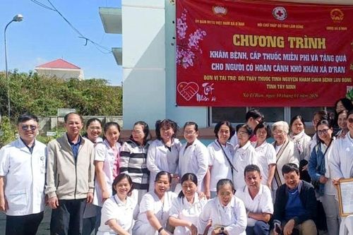 Khám chữa bệnh miễn phí cho 300 người dân xã D'ran