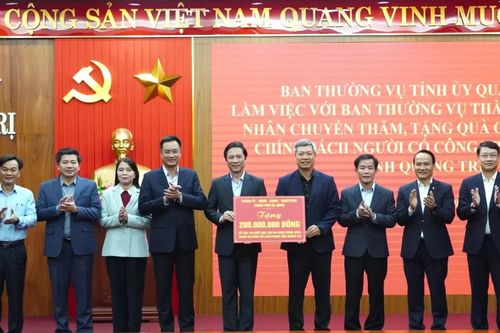 TP. Đà Nẵng tặng 100 suất quà cho gia đình chính sách, người có công trên địa bàn tỉnh Quảng Trị