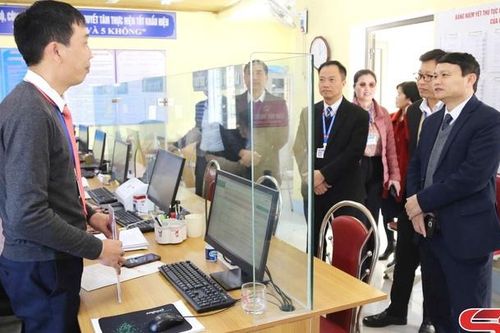 Đồng chí Phó Chủ tịch UBND tỉnh kiểm tra công tác cải cách thủ tục hành chính tại xã Chiềng Mung