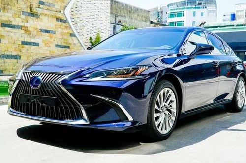 Toyota Việt Nam thu hồi hàng loạt xe ô tô do lỗi phần mềm hỗ trợ đỗ xe