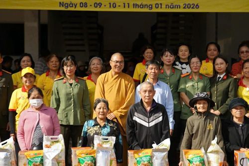 Chùa Tường Nguyên trao hơn 1.000 phần quà hỗ trợ bà con tại tỉnh Đắk Lắk
