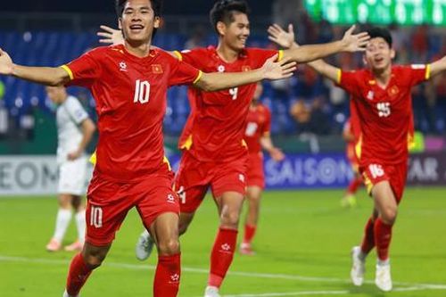 Vòng chung kết U23 châu Á: Thắng kịch tính Kyrgyzstan, Việt Nam chạm tay vào vé đi tiếp