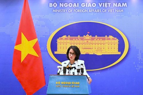 Phản đối Trung Quốc mở trung tâm thương mại trên đảo Phú Lâm