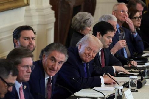 Ông Trump kêu gọi các 'ông lớn' dầu mỏ đầu tư 100 tỷ USD vào Venezuela
